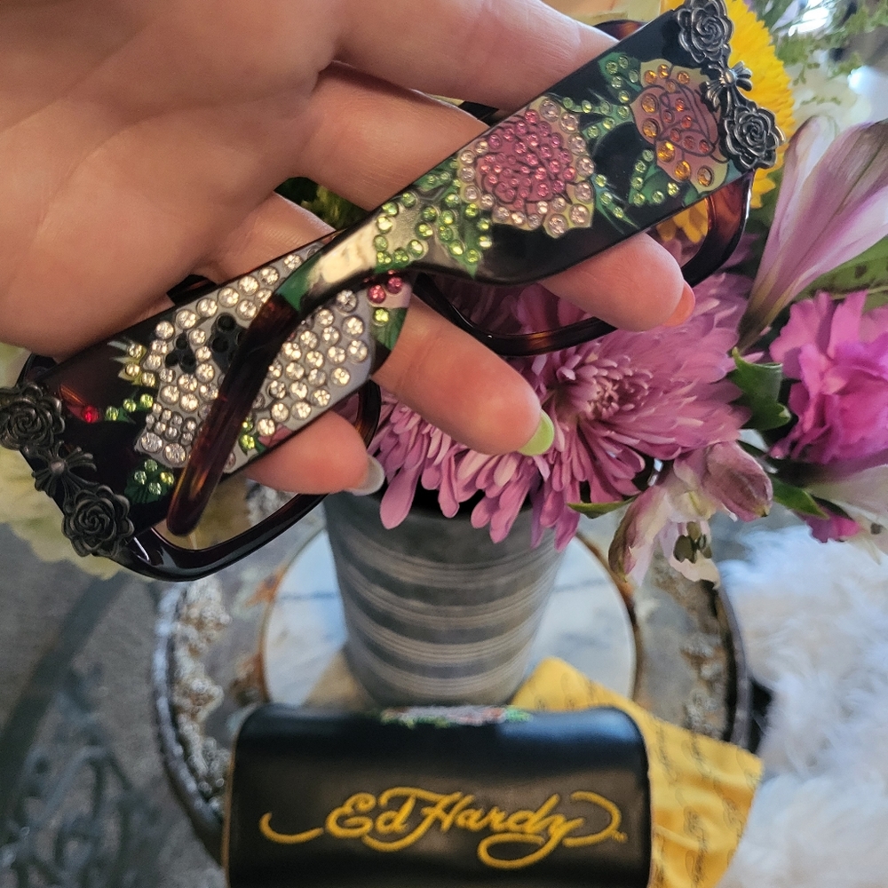 Rare!!!! Ed Hardy Sunglasses Pristine Condition R… - image 4